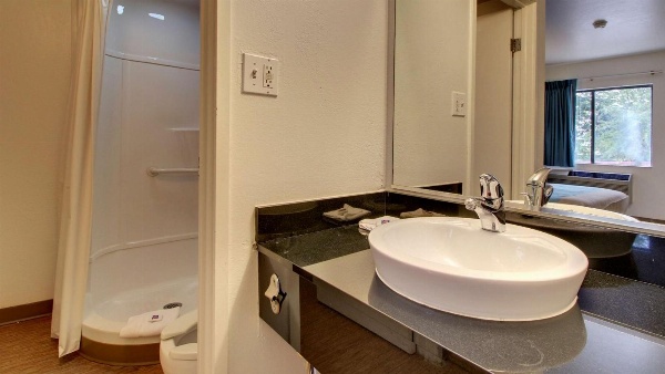 Motel 6-Des Moines, IA - North image 4